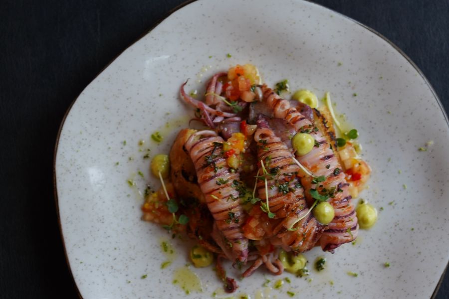 Toast de Lula com Vinagrete de Maçã e Salicórnia _crédito foto Murilo Ruocco