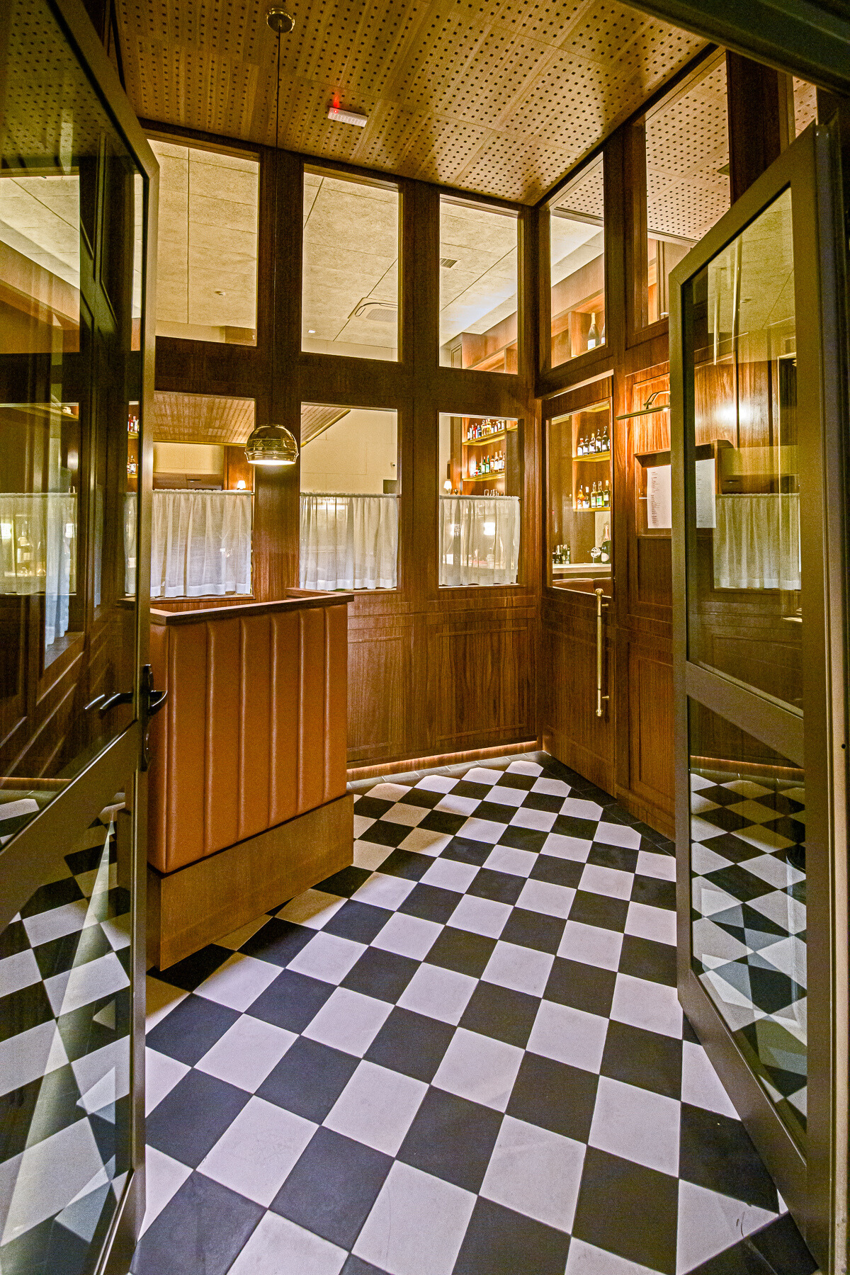 Ile de France em Curitiba lembra muitos os bistrôs franceses