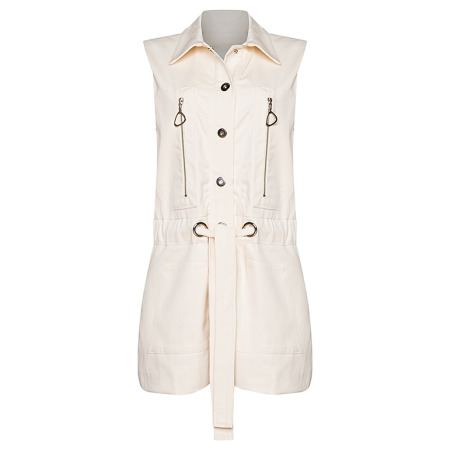 Colete com modelagem reta e botões frontais