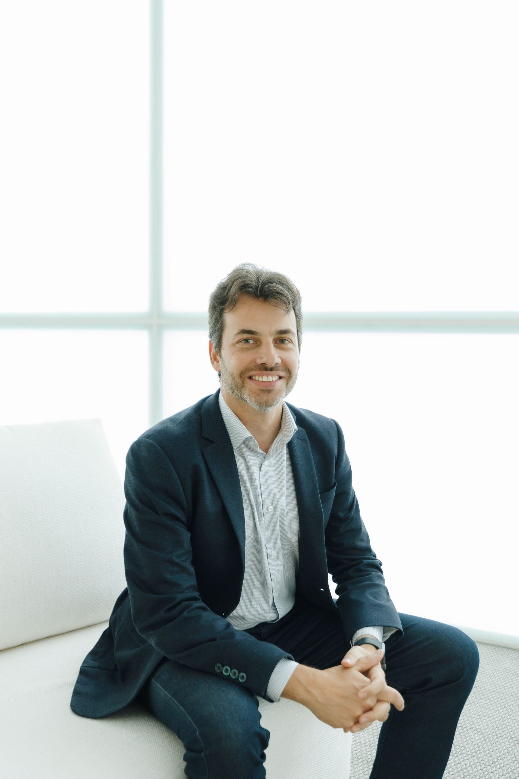 Marca gaúcha lança coleção de inverno com minimalismo e alfaiataria de couro