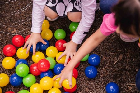 A recreação infantil conta com brincadeiras e oficinas de artes. (Foto: Kauana Bechtloff)