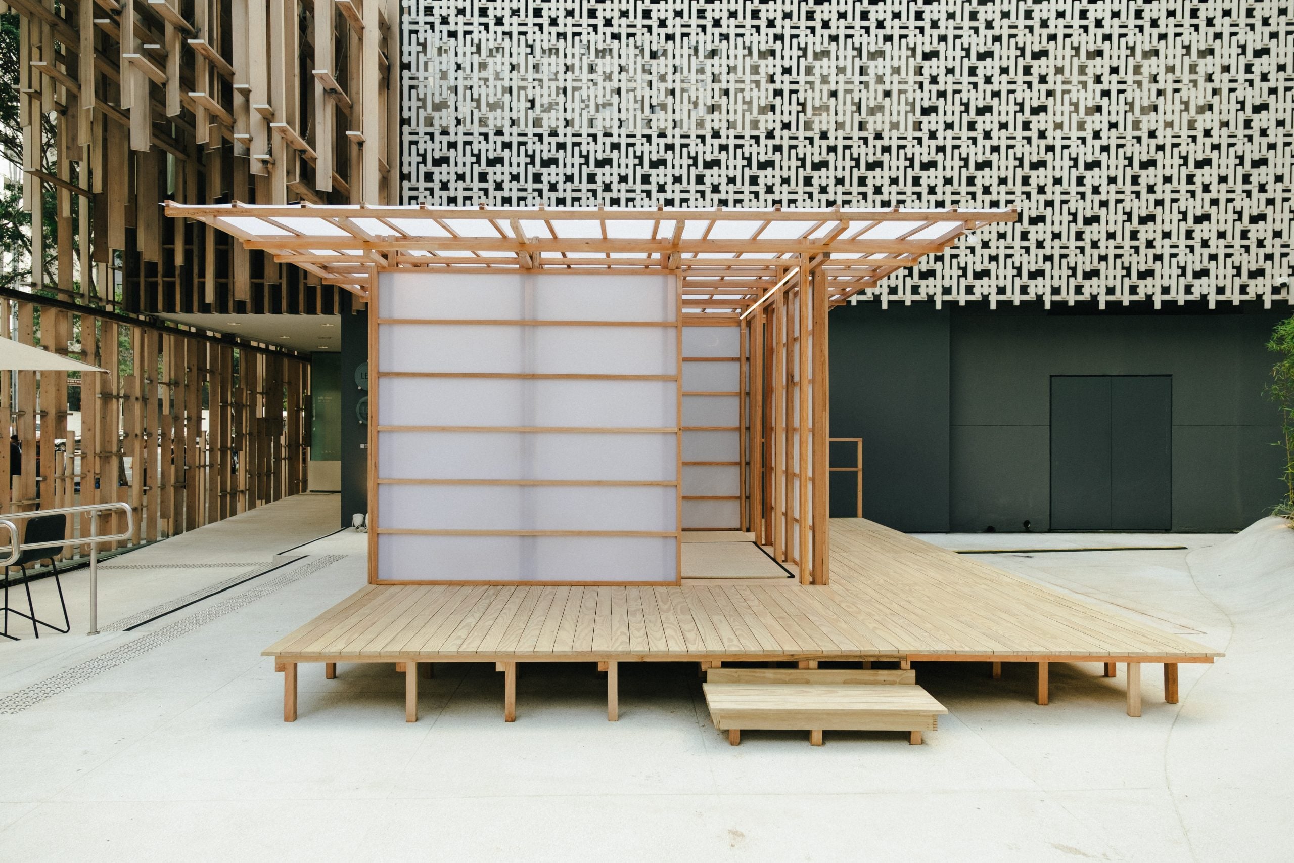 Japan House São Paulo recria ambiente de casas japonesas em experiência interativa para o público.