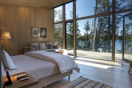 Treze quartos, treze maneiras de contemplar o lago. Cada um, um convite para parar o tempo.