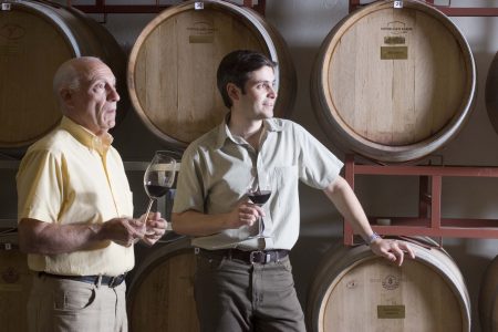 Os enólogos Alfredo e Alejandro Roca, pai e filho.