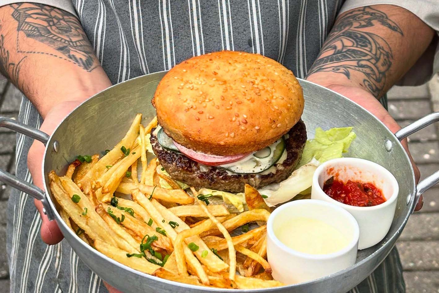 santo batel hambúrguer sem glúten curitiba Hamburguer da Casa - foto Cauby Ross